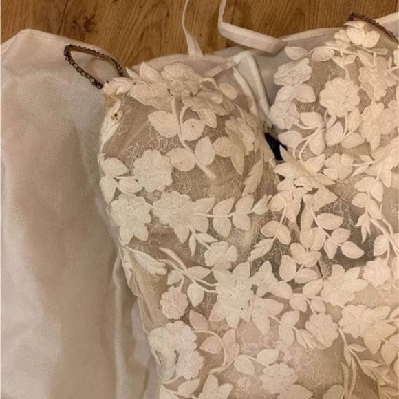 Original Enzoani Lesly wedding dress! - Picture 3 of 8